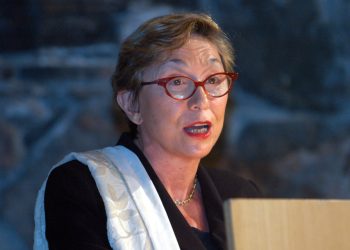 The Interpretation of Ahlul Bait on Tafsir al-Misbah: The Julia Kristeva Intertextuality Perspectives